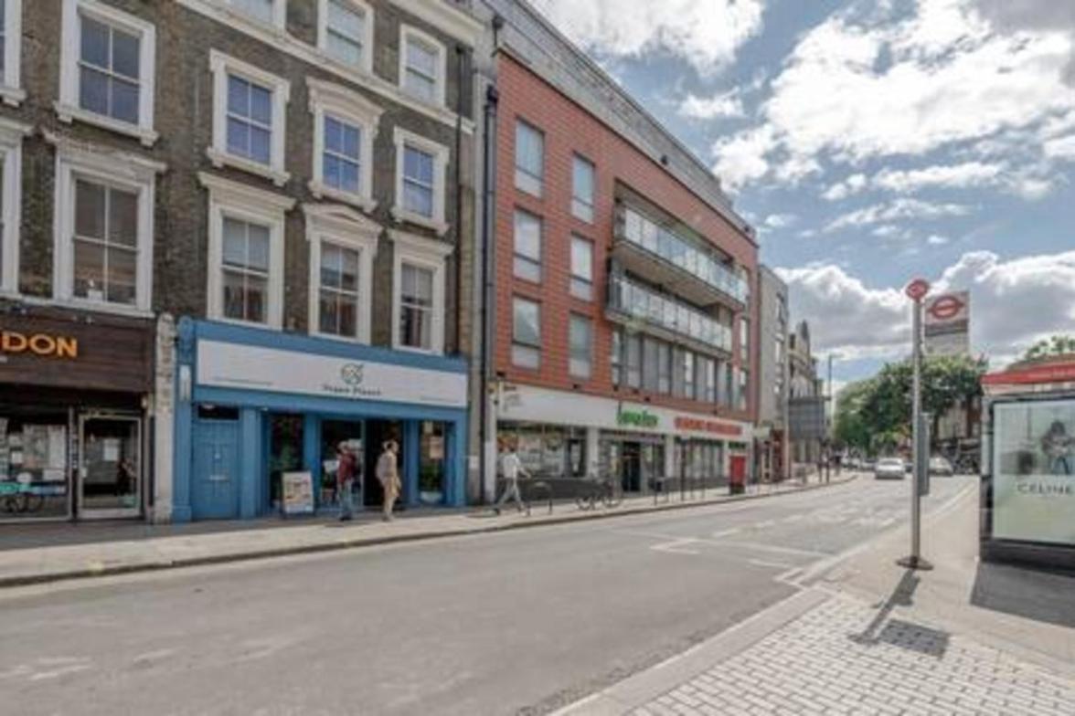 Unbeatable Location In Camden-spacious Flat *