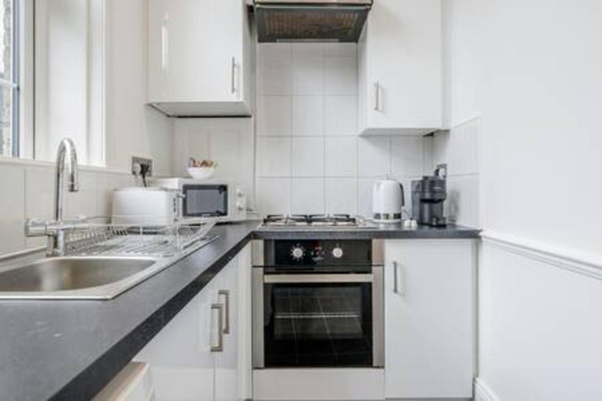 Unbeatable Location In Camden-spacious Flat Londra