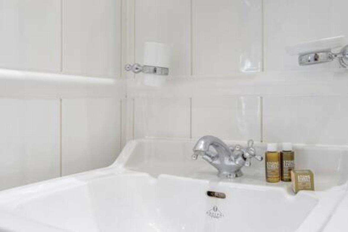 Unbeatable Location In Camden-spacious Flat * Londra