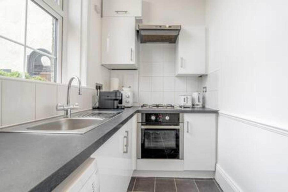 Unbeatable Location In Camden-spacious Flat Londra