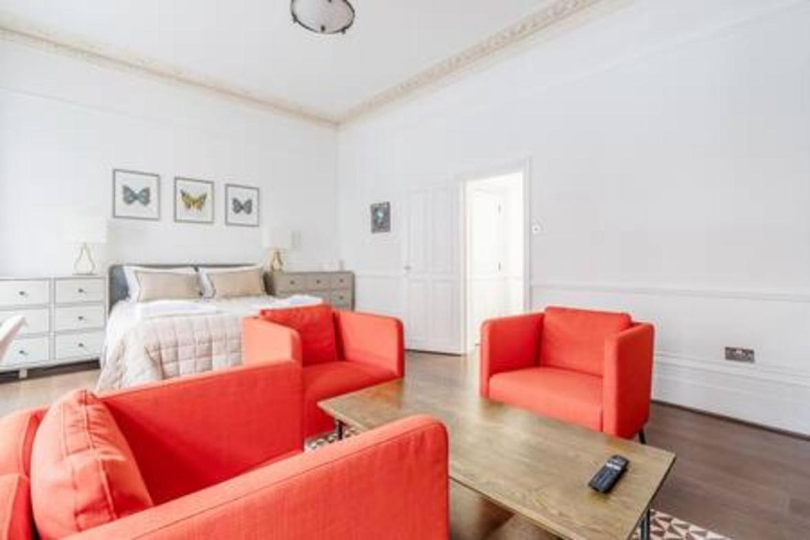 Unbeatable Location In Camden-spacious Flat *